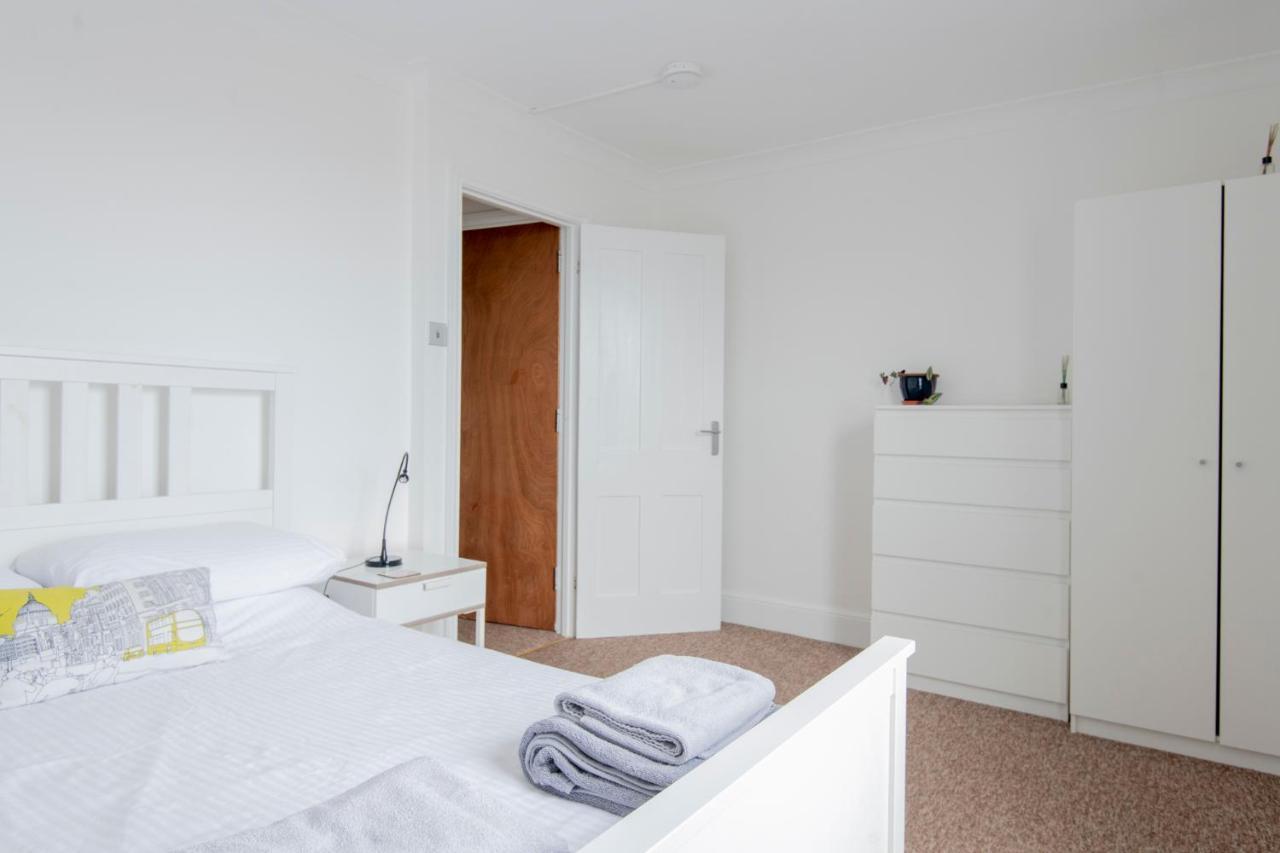 דירות Fantastic 3 Bed Brighton House- Sleeps 6- Superfast Wifi And Garage מראה חיצוני תמונה